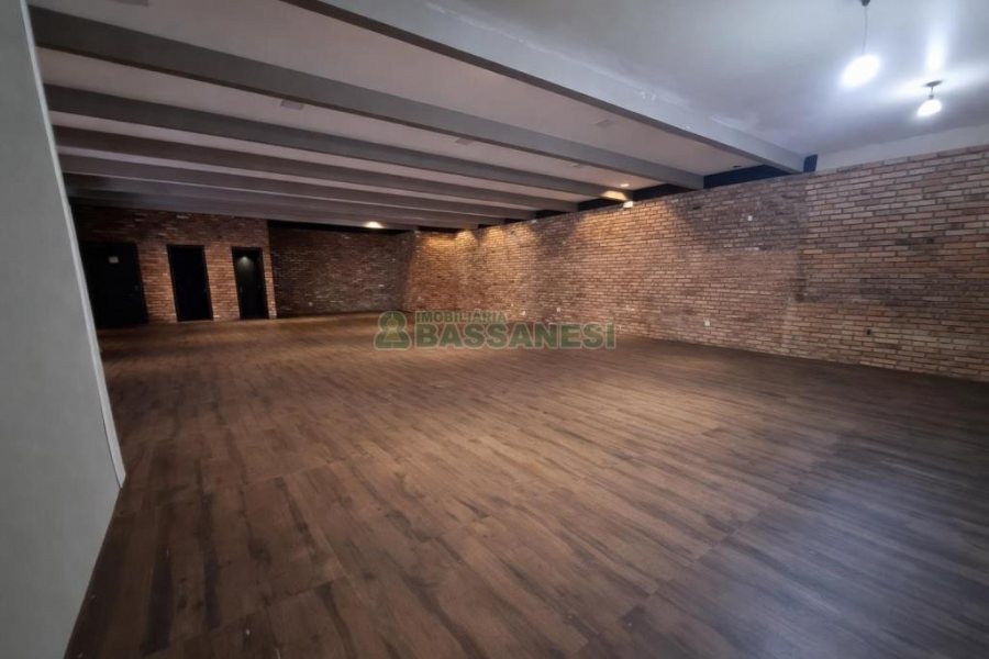 Loja com 230m², no bairro São Pelegrino em Caxias do Sul para Alugar