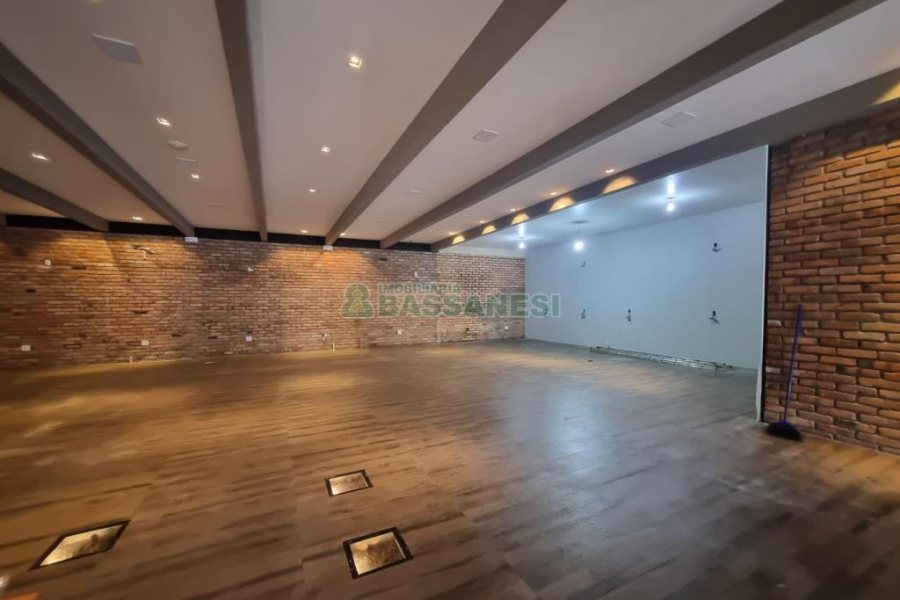 Loja com 230m², no bairro São Pelegrino em Caxias do Sul para Alugar