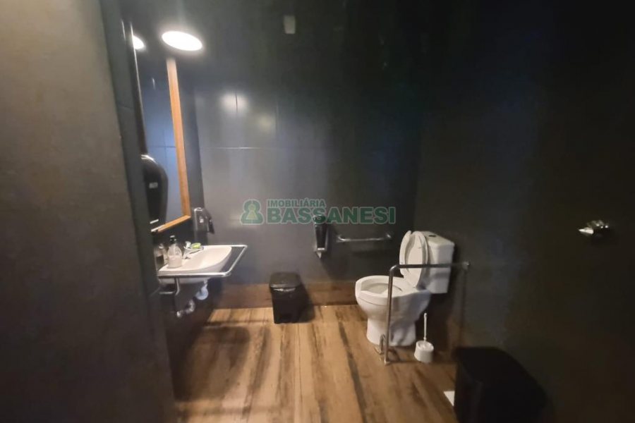 Loja com 230m², no bairro São Pelegrino em Caxias do Sul para Alugar