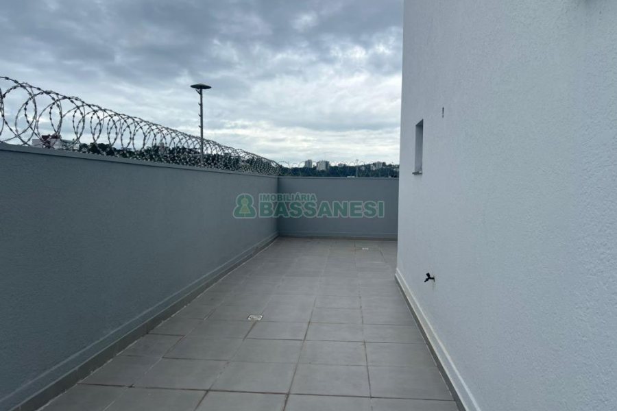 Apto Mobiliado com 48m², 1 dormitório, 1 vaga, no bairro Santa Catarina em Caxias do Sul para Alugar