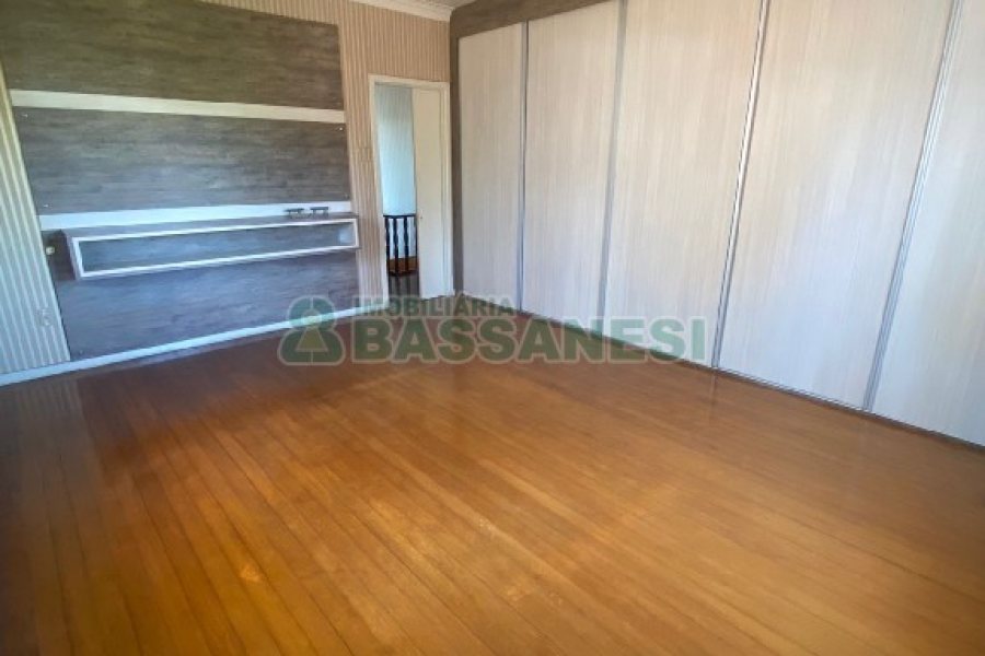 Casa com 330m², 3 dormitórios, 3 vagas, no bairro São Pelegrino em Caxias do Sul para Alugar ou Comprar