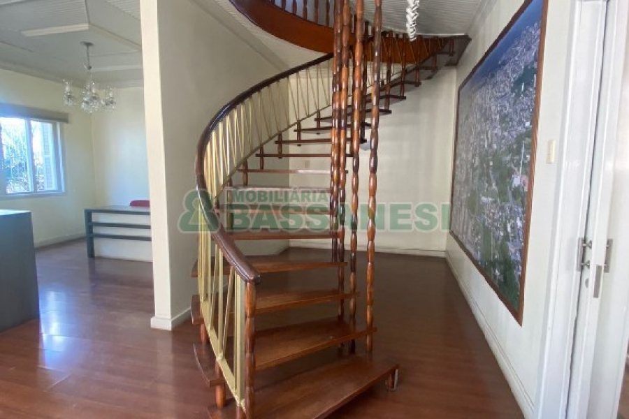 Casa com 330m², 3 dormitórios, 3 vagas, no bairro São Pelegrino em Caxias do Sul para Alugar ou Comprar