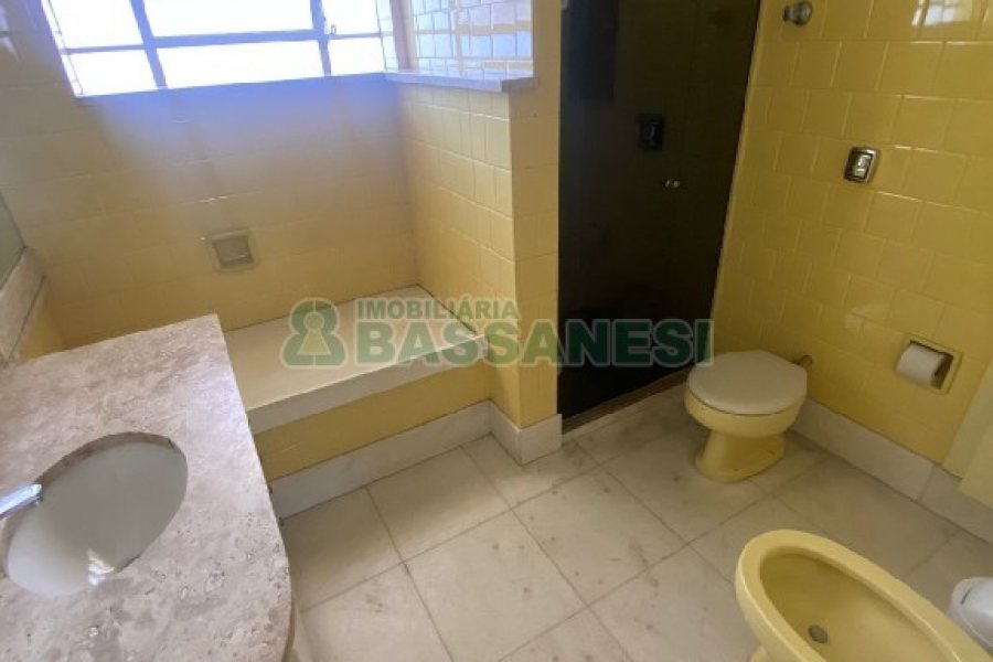 Casa com 330m², 3 dormitórios, 3 vagas, no bairro São Pelegrino em Caxias do Sul para Alugar ou Comprar