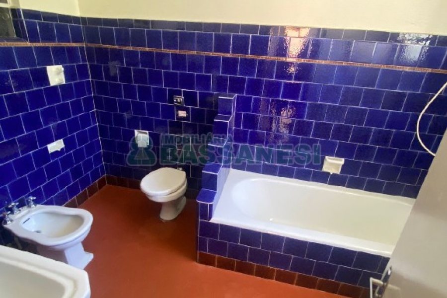 Casa com 330m², 3 dormitórios, 3 vagas, no bairro São Pelegrino em Caxias do Sul para Alugar ou Comprar