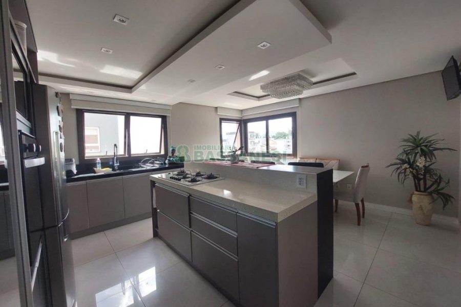 Apto Mobiliado com 185m², 3 dormitórios, 2 vagas, no bairro Vinhedos em Caxias do Sul para Alugar