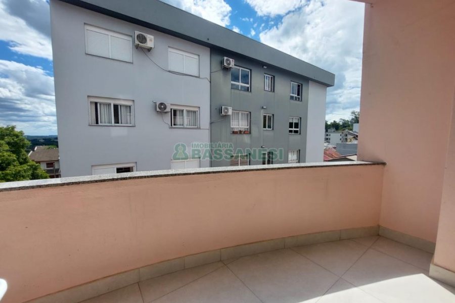 Apto Mobiliado com 185m², 3 dormitórios, 2 vagas, no bairro Vinhedos em Caxias do Sul para Alugar