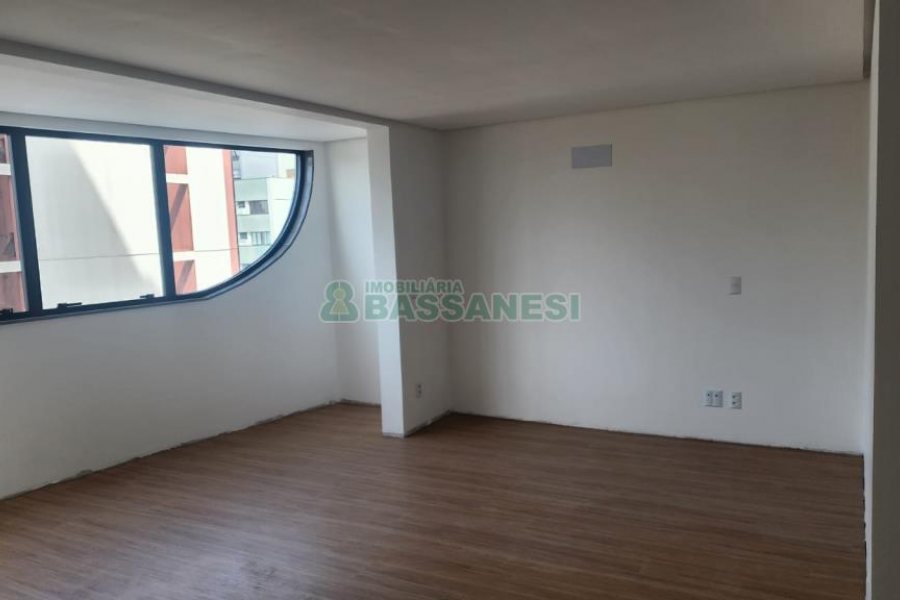 Kitinete com 40m², 1 dormitório, no bairro São Pelegrino em Caxias do Sul para Comprar