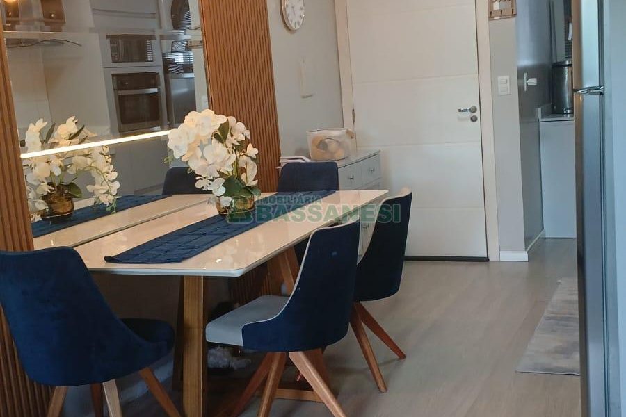 Apartamento com 55m², 2 dormitórios, 1 vaga, no bairro Vinhedos em Caxias do Sul para Comprar