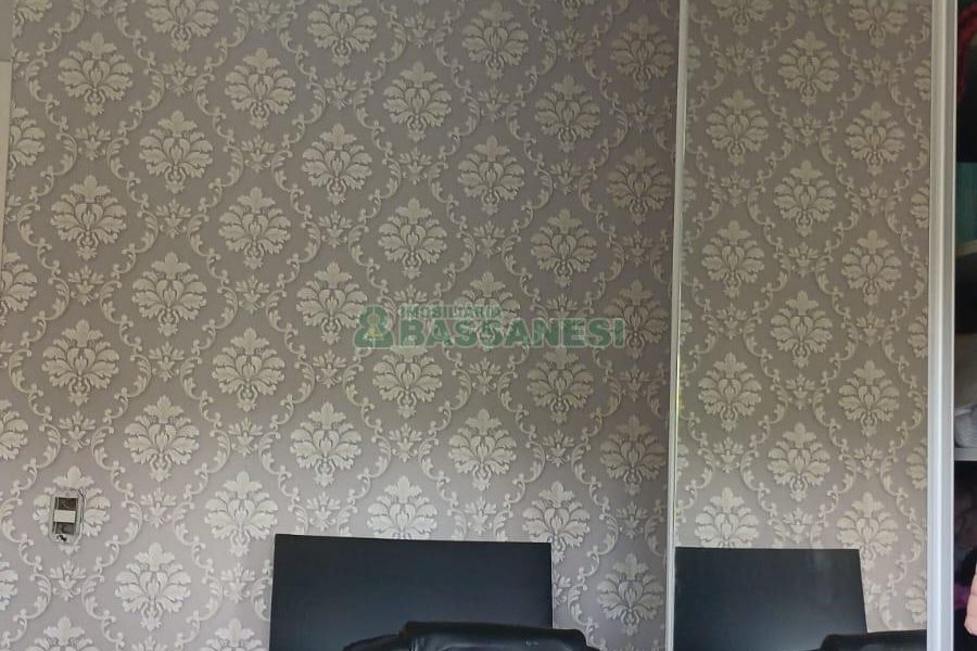 Apartamento com 55m², 2 dormitórios, 1 vaga, no bairro Vinhedos em Caxias do Sul para Comprar