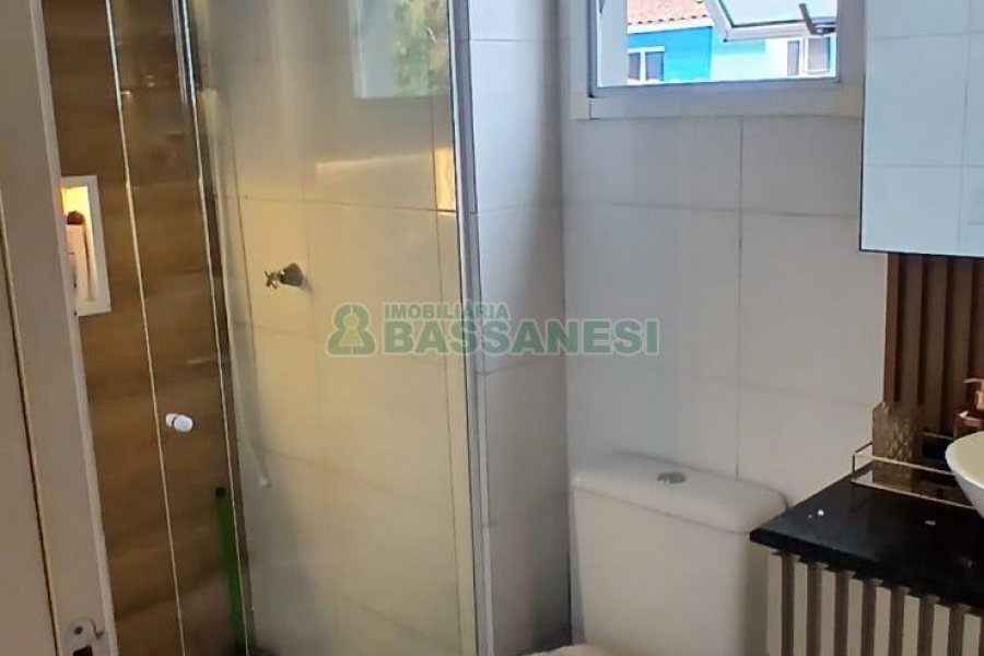 Apartamento com 55m², 2 dormitórios, 1 vaga, no bairro Vinhedos em Caxias do Sul para Comprar