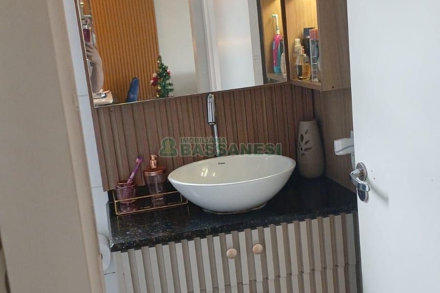 Apartamento com 55m², 2 dormitórios, 1 vaga, no bairro Vinhedos em Caxias do Sul para Comprar