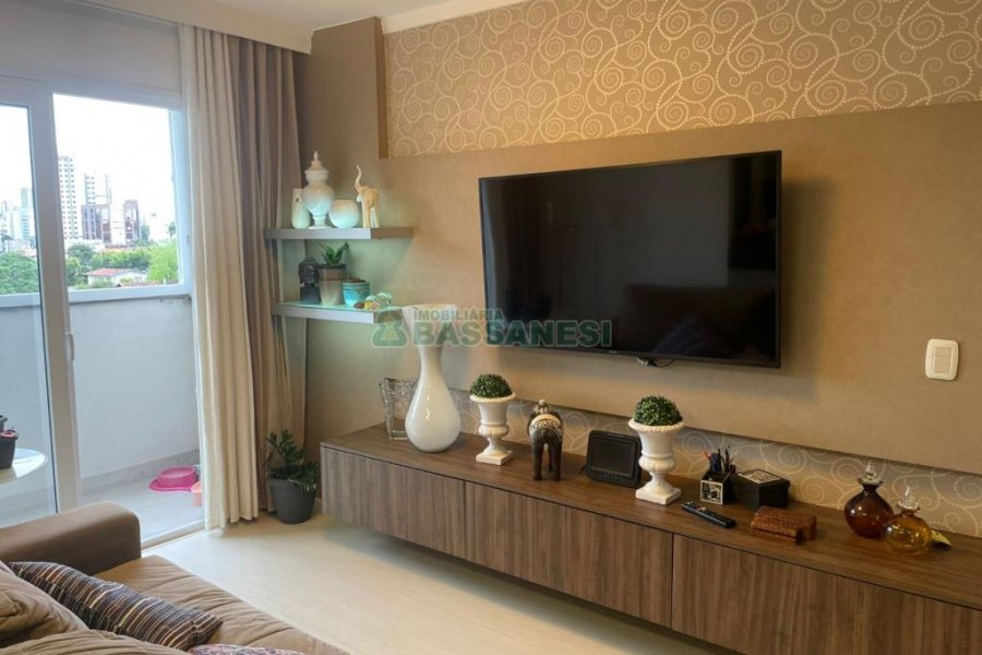 Apartamento com 65m², 2 dormitórios, 2 vagas, no bairro Pio X em Caxias do Sul para Comprar