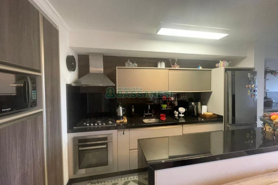 Apartamento com 65m², 2 dormitórios, 2 vagas, no bairro Pio X em Caxias do Sul para Comprar