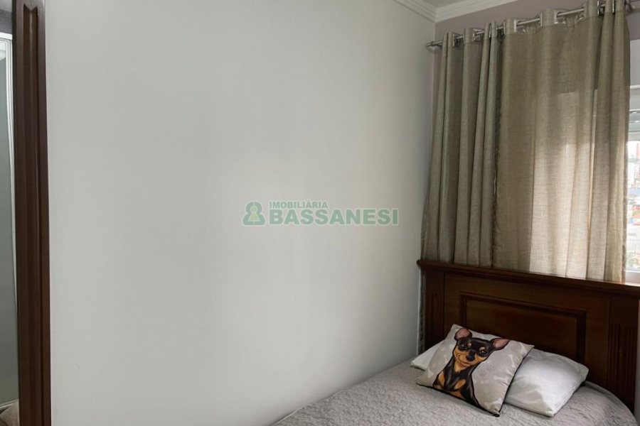 Apartamento com 65m², 2 dormitórios, 2 vagas, no bairro Pio X em Caxias do Sul para Comprar