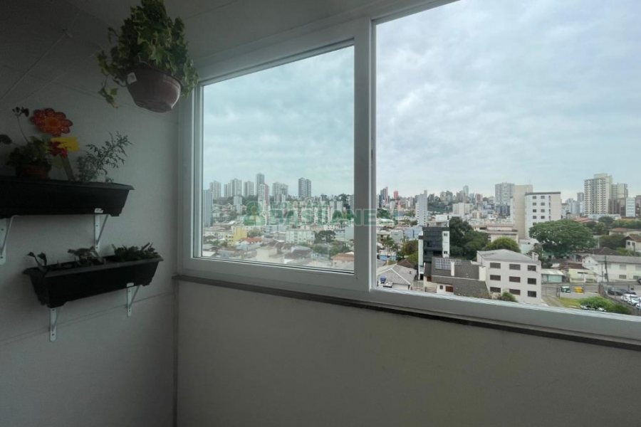 Apartamento com 65m², 2 dormitórios, 2 vagas, no bairro Pio X em Caxias do Sul para Comprar