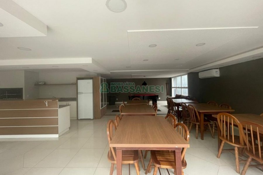 Apartamento com 65m², 2 dormitórios, 2 vagas, no bairro Pio X em Caxias do Sul para Comprar