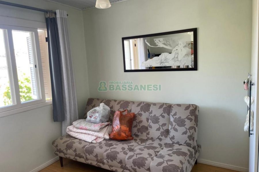 Sobrado com 100m², 3 dormitórios, 2 vagas, no bairro Cidade Nova em Caxias do Sul para Comprar