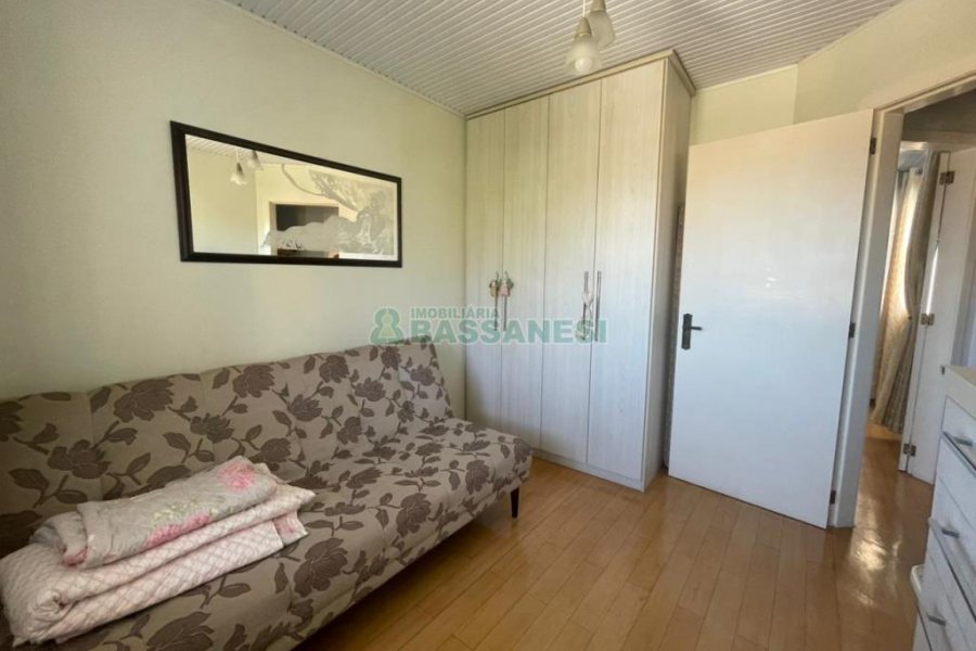 Sobrado com 100m², 3 dormitórios, 2 vagas, no bairro Cidade Nova em Caxias do Sul para Comprar