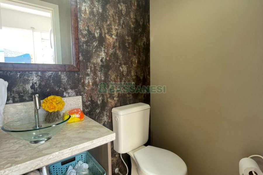 Sobrado com 100m², 3 dormitórios, 2 vagas, no bairro Cidade Nova em Caxias do Sul para Comprar