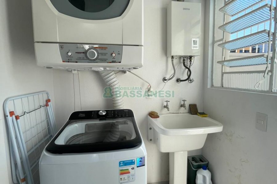 Sobrado com 100m², 3 dormitórios, 2 vagas, no bairro Cidade Nova em Caxias do Sul para Comprar