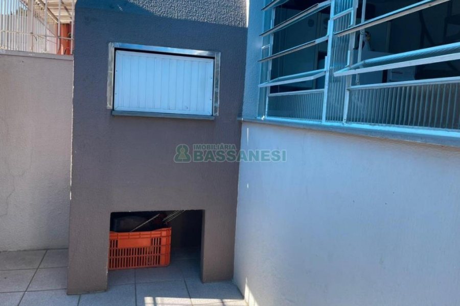 Sobrado com 100m², 3 dormitórios, 2 vagas, no bairro Cidade Nova em Caxias do Sul para Comprar