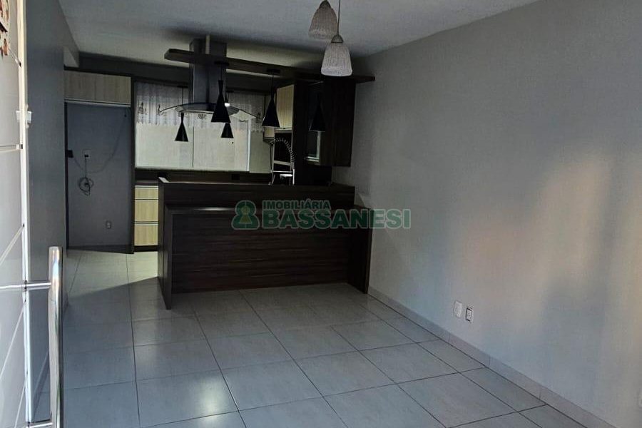 Sobrado com 87m², 3 dormitórios, 1 vaga, no bairro Vinhedos em Caxias do Sul para Comprar