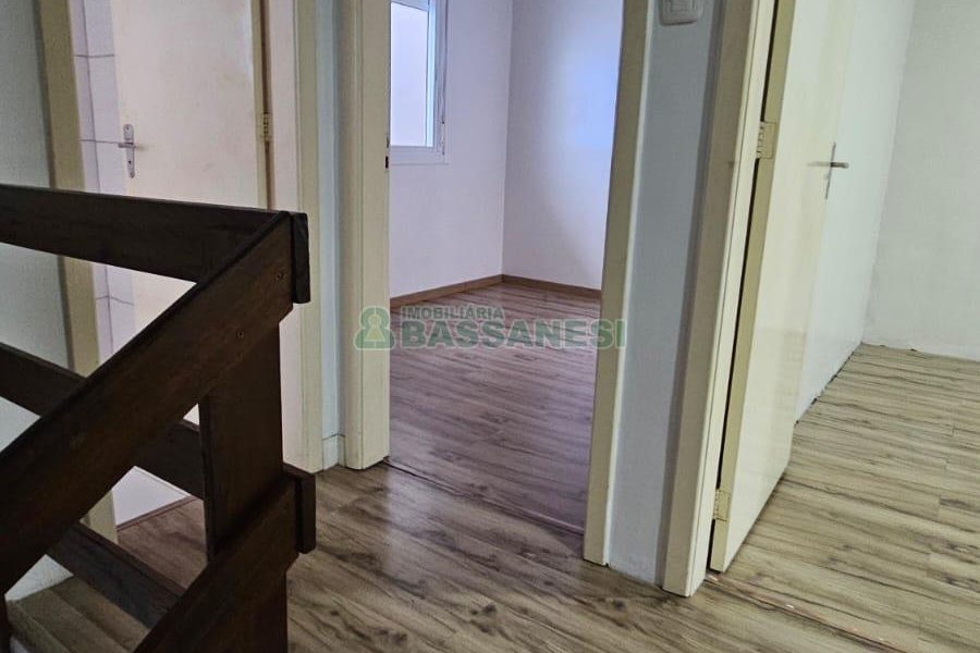 Sobrado com 87m², 3 dormitórios, 1 vaga, no bairro Vinhedos em Caxias do Sul para Comprar