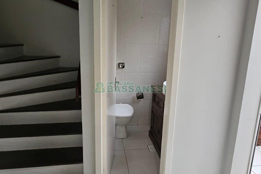 Sobrado com 87m², 3 dormitórios, 1 vaga, no bairro Vinhedos em Caxias do Sul para Comprar