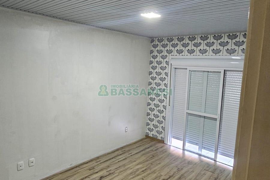 Sobrado com 87m², 3 dormitórios, 1 vaga, no bairro Vinhedos em Caxias do Sul para Comprar
