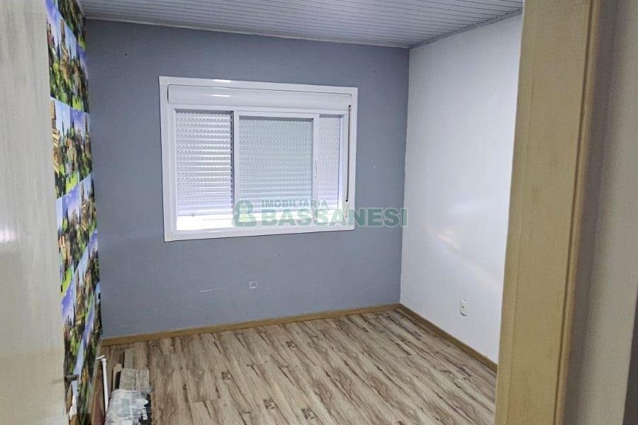 Sobrado com 87m², 3 dormitórios, 1 vaga, no bairro Vinhedos em Caxias do Sul para Comprar