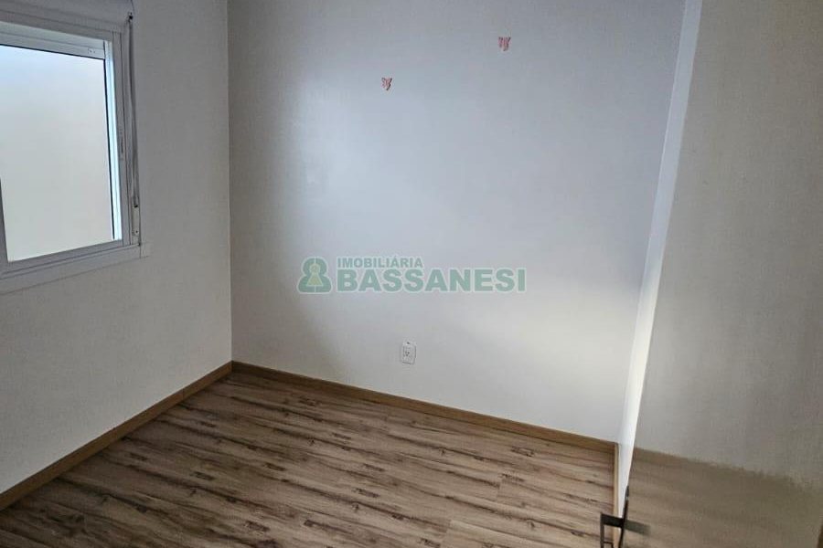 Sobrado com 87m², 3 dormitórios, 1 vaga, no bairro Vinhedos em Caxias do Sul para Comprar