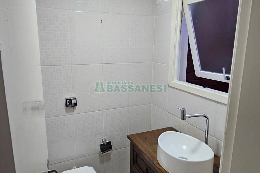 Sobrado com 87m², 3 dormitórios, 1 vaga, no bairro Vinhedos em Caxias do Sul para Comprar