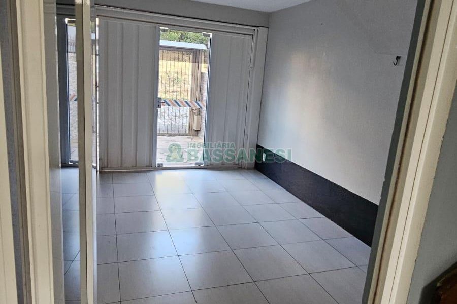 Sobrado com 87m², 3 dormitórios, 1 vaga, no bairro Vinhedos em Caxias do Sul para Comprar