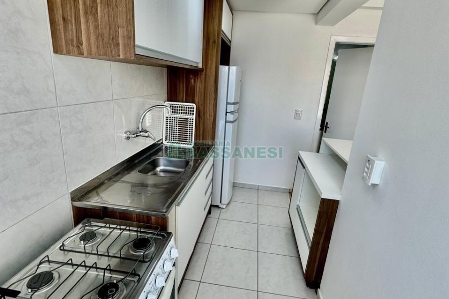 Apto Mobiliado com 45m², 1 dormitório, 1 vaga, no bairro Lourdes em Caxias do Sul para Alugar