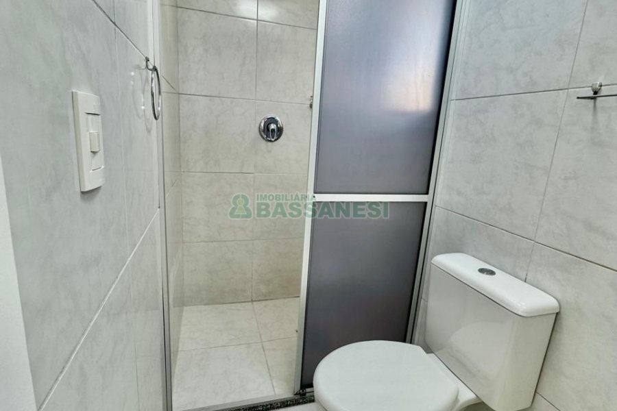 Apto Mobiliado com 45m², 1 dormitório, 1 vaga, no bairro Lourdes em Caxias do Sul para Alugar