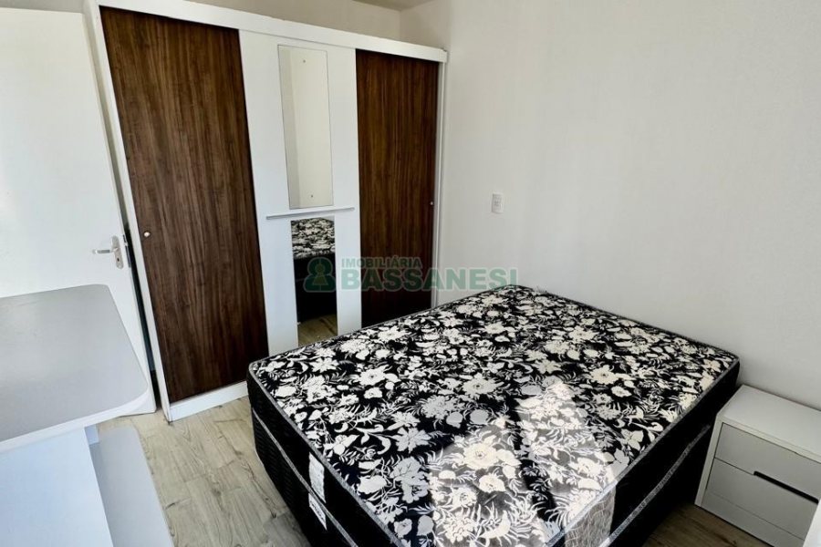 Apto Mobiliado com 45m², 1 dormitório, 1 vaga, no bairro Lourdes em Caxias do Sul para Alugar