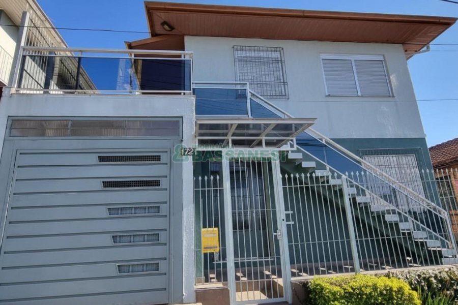 Casa com 368m², 6 dormitórios, no bairro São Leopoldo em Caxias do Sul para Comprar