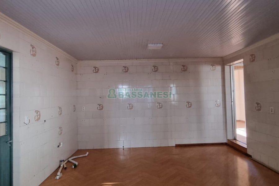 Casa com 368m², 6 dormitórios, no bairro São Leopoldo em Caxias do Sul para Comprar