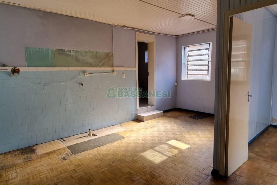 Casa com 368m², 6 dormitórios, no bairro São Leopoldo em Caxias do Sul para Comprar