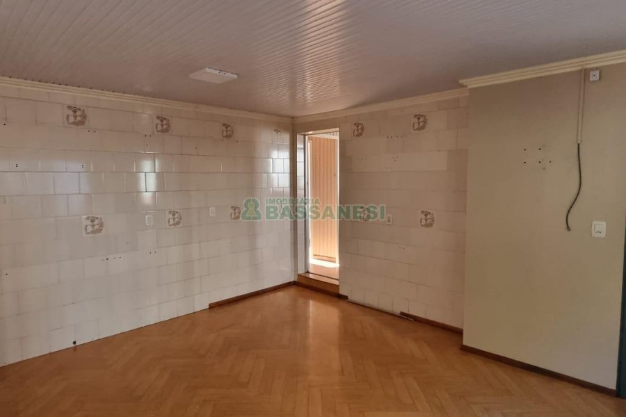 Casa com 368m², 6 dormitórios, no bairro São Leopoldo em Caxias do Sul para Comprar