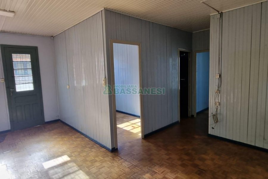 Casa com 368m², 6 dormitórios, no bairro São Leopoldo em Caxias do Sul para Comprar