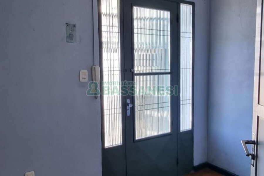 Casa com 368m², 6 dormitórios, no bairro São Leopoldo em Caxias do Sul para Comprar
