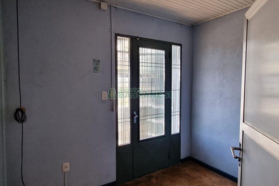 Casa com 368m², 6 dormitórios, no bairro São Leopoldo em Caxias do Sul para Comprar