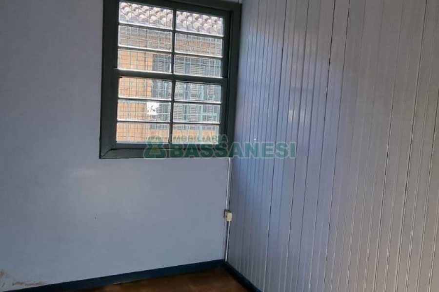 Casa com 368m², 6 dormitórios, no bairro São Leopoldo em Caxias do Sul para Comprar