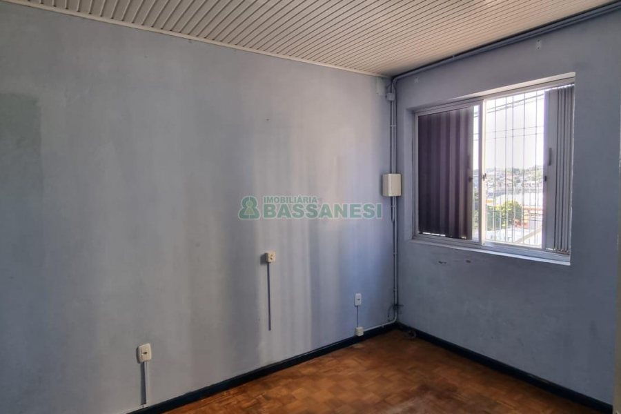 Casa com 368m², 6 dormitórios, no bairro São Leopoldo em Caxias do Sul para Comprar