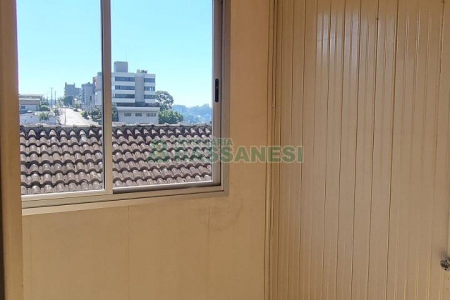 Casa com 368m², 6 dormitórios, no bairro São Leopoldo em Caxias do Sul para Comprar