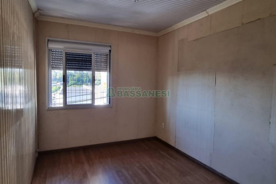 Casa com 368m², 6 dormitórios, no bairro São Leopoldo em Caxias do Sul para Comprar