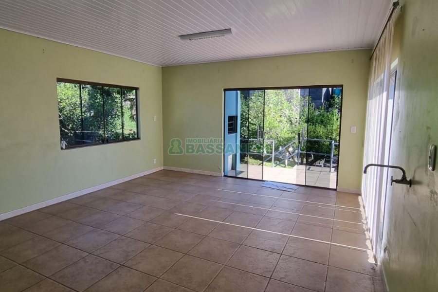 Casa com 368m², 6 dormitórios, no bairro São Leopoldo em Caxias do Sul para Comprar
