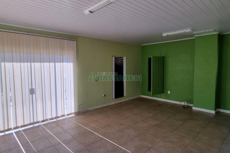 Casa com 368m², 6 dormitórios, no bairro São Leopoldo em Caxias do Sul para Comprar