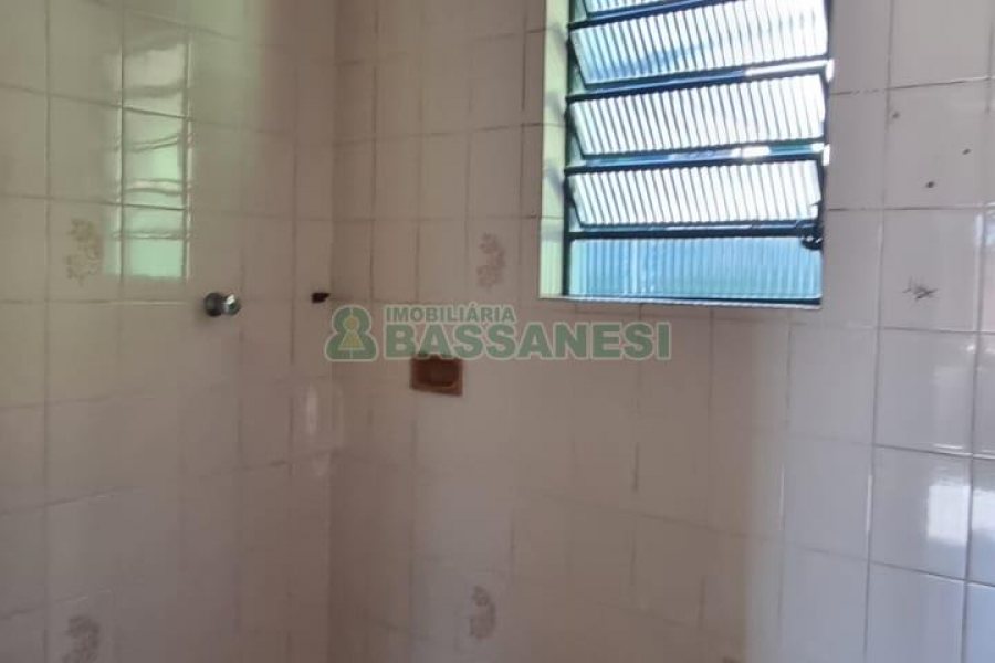 Casa com 368m², 6 dormitórios, no bairro São Leopoldo em Caxias do Sul para Comprar